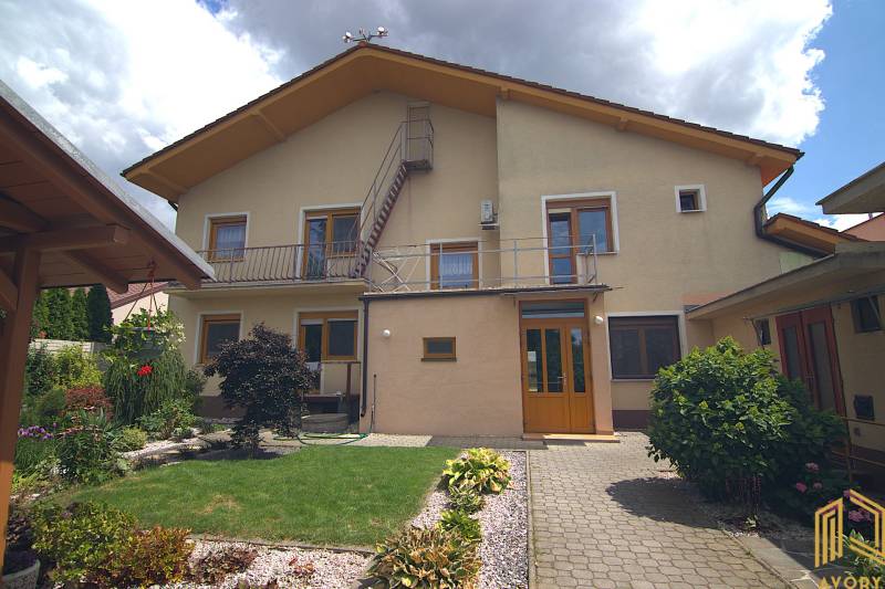A family house on Športová Street in Brodské with a lawn and a flower garden.