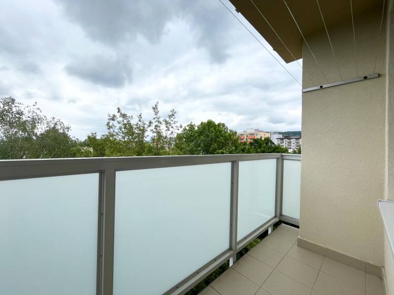 A balcony in a 2-room apartment on Centrum I street in Dubnica nad Váhom with a view of greenery.