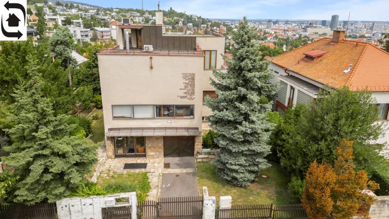 A family house on Mudroňova Street in Bratislava - Staré Mesto surrounded by greenery.