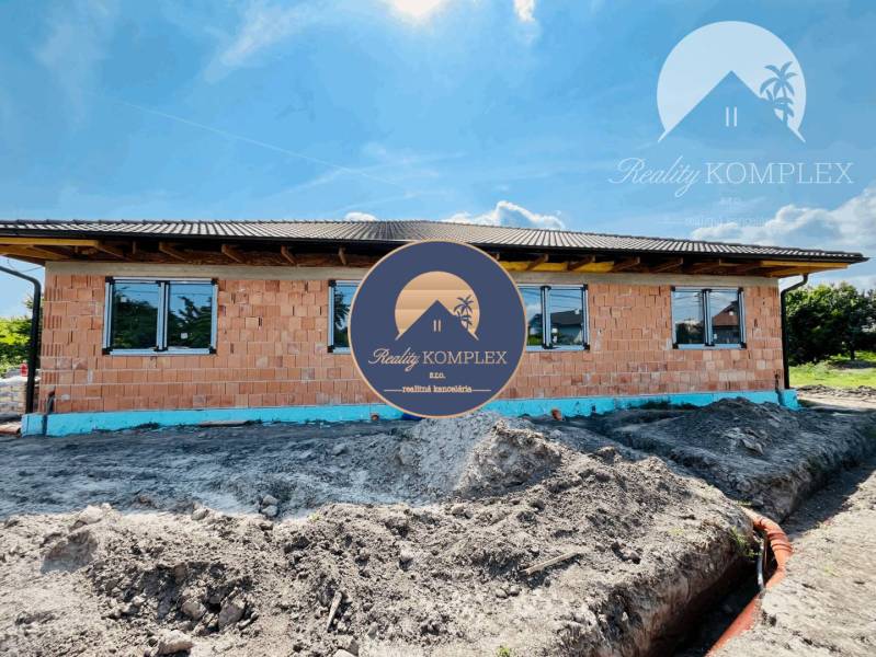 Family house in Veľký Meder with a brick facade under construction.