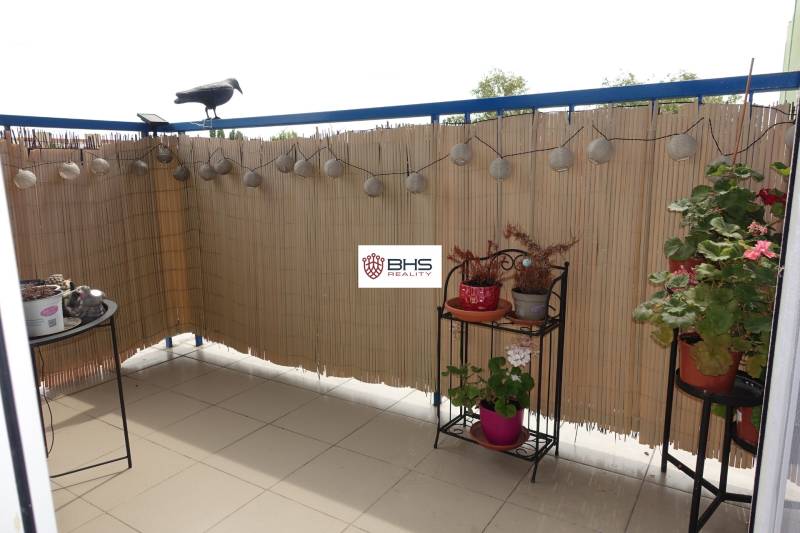 Balcony of a 3-room apartment with decorative lights and plants, Bratislava - Podunajské Biskupice, Kazanská.