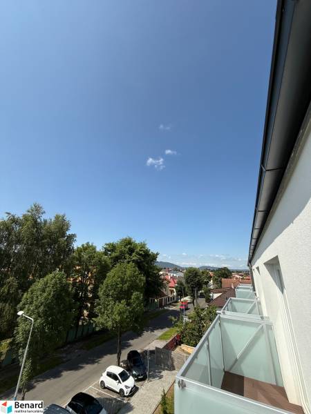 A view of Hurbanova Street in Poprad from the window of a 2-room apartment with a balcony.