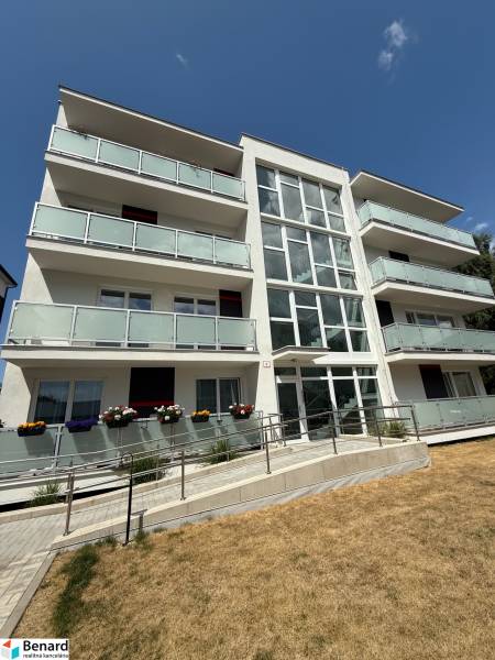 Apartment building on Hurbanova Street in Poprad, suitable for a 3-room apartment.