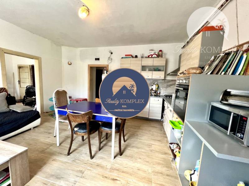 A kitchen in a family house with a dining table and built-in appliances.