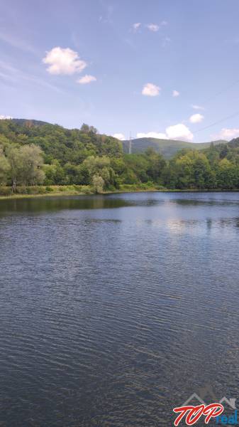 A river surrounded by forests in the Ružín area in Malá Lodina. The cottage offers relaxation in nature.