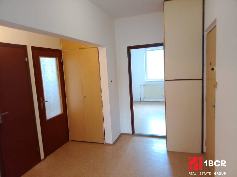 Entrance hallway in a 3-room apartment with built-in wardrobes and doors to the rooms.