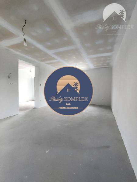 Spacious room in a family house, ready for completion and furnishing.