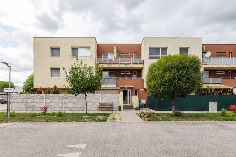 A two-story container house on Agátová Street in Rovinka with a garden on the ground floor.