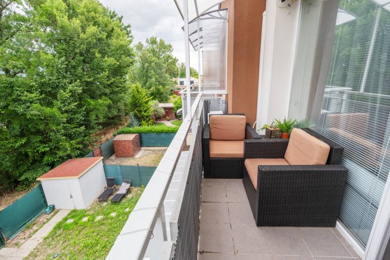 Balcony of a 2-room apartment on Agátová Street in Rovinka with a view of the garden.