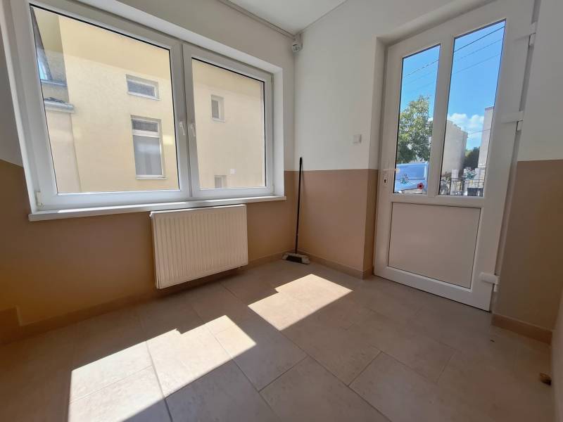 A bright room in a 4-room apartment with large windows and doors to the terrace.