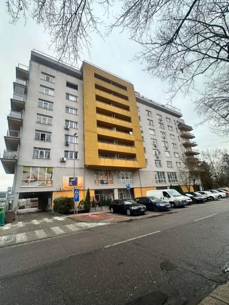 Building with parking spaces on Antolská Street, Bratislava - Petržalka, offices.