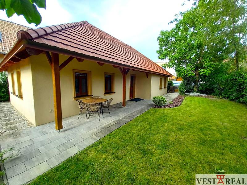 Family house with a terrace and garden on Atletická Street in Biely Kostol.
