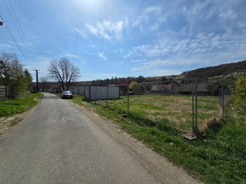 A path on the street next to the fence, ideal for plots and living in Krajné.