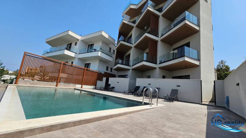 A recreational apartment in Ksamil with a pool and a large terrace for relaxation.