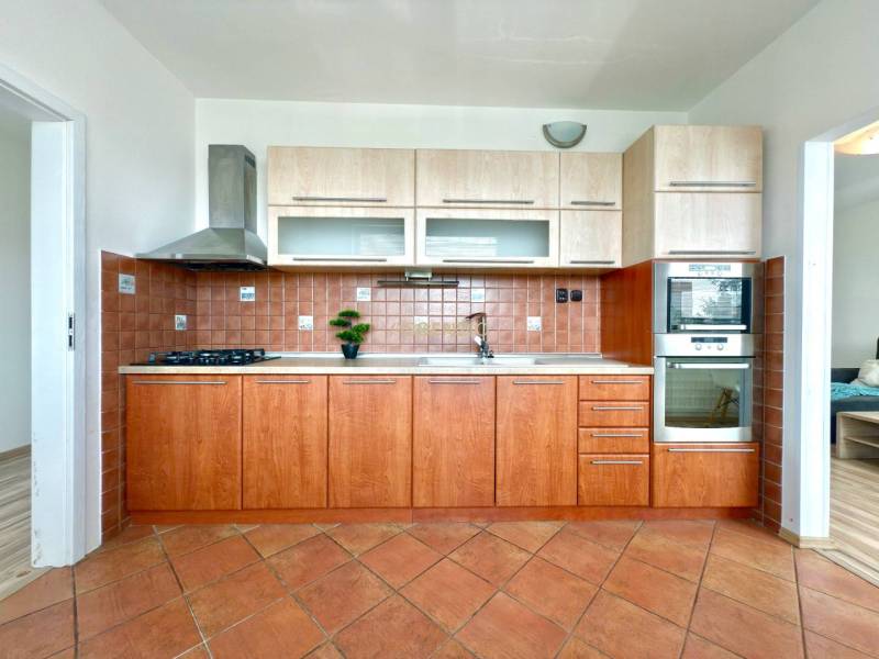 A kitchen unit with a gas stove and a built-in oven in a 4-room apartment.
