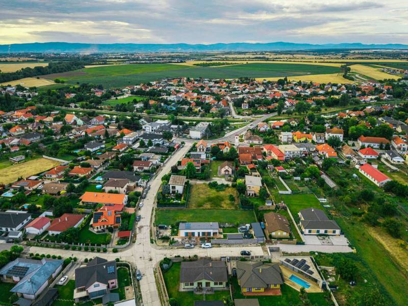 Aerial view of houses and residential plots in Nová Dedinka on Majerská Street.