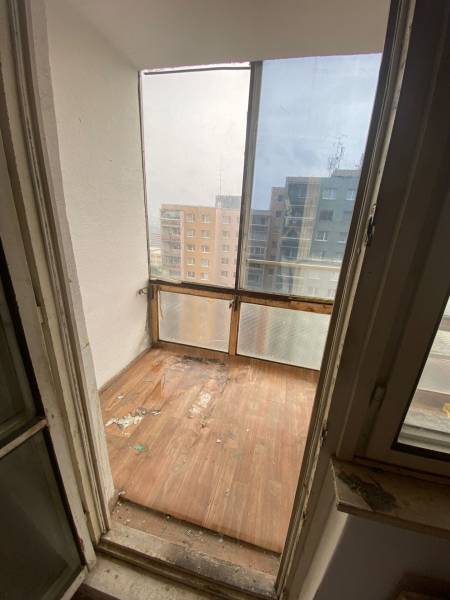 The balcony of a 3-room apartment with a view of the surrounding apartment buildings.