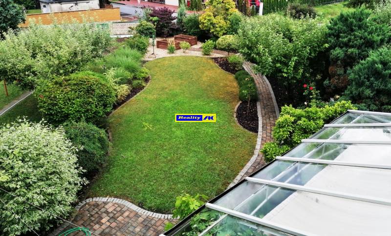 The garden of the family house on J.Š.Šikuru in Martin with a well-maintained lawn and ornamental shrubs.