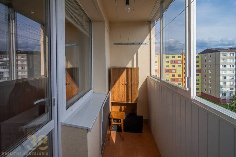 Glazed loggia in a 3-room apartment with a view of the panel buildings in Poprad on Záborského.