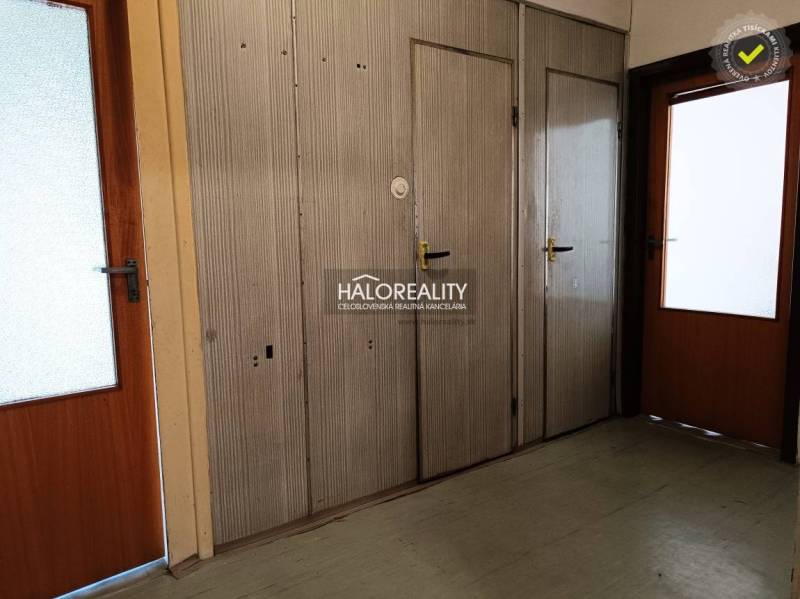 Interior with wooden doors and built-in wardrobes in a studio apartment.
