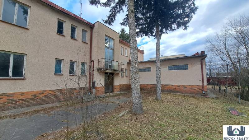 A two-story building among trees on Main Street in Dolná Strehová. Hotels and guesthouses.