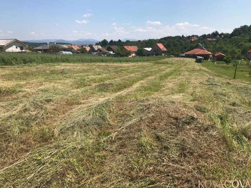 Building plots in Trenčianske Jastrabie with a view of the surrounding landscape and houses.
