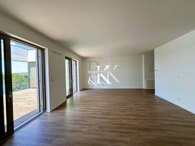 A spacious room with access to the terrace in a 3-room apartment.
