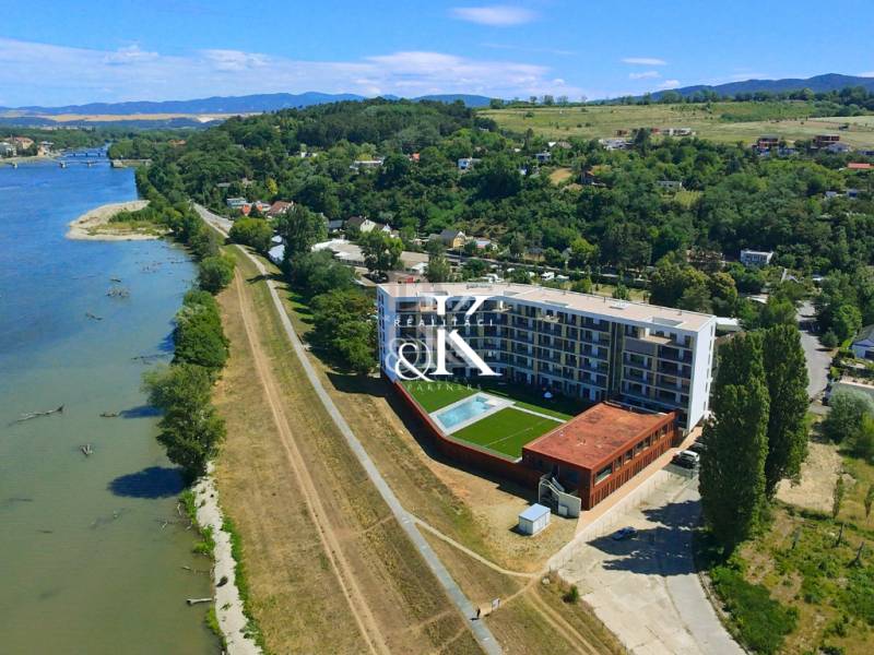 Aerial view of a 3-room apartment by the river in the town of Banka.