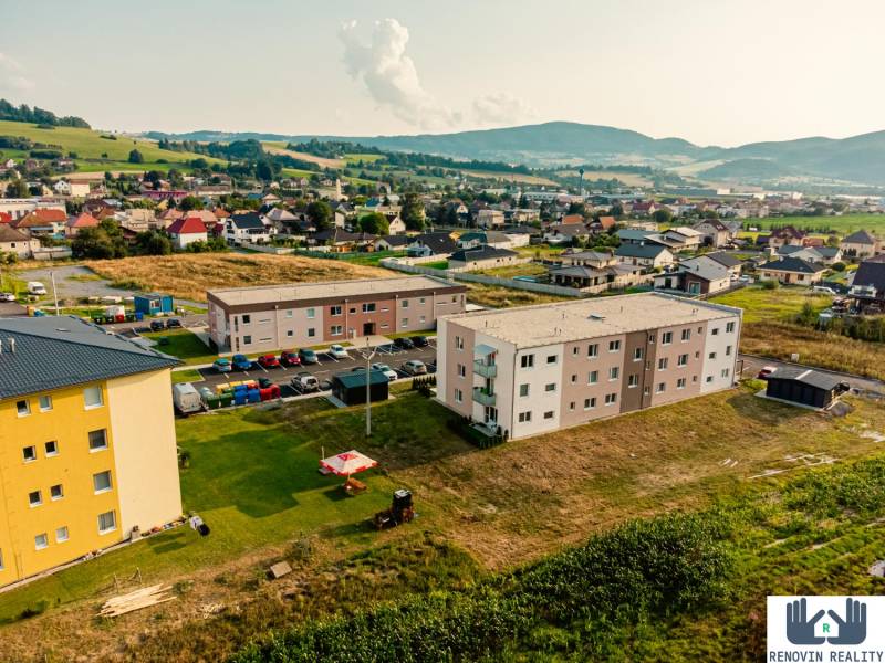 The construction of apartments in Kriváň surrounded by countryside and family houses.