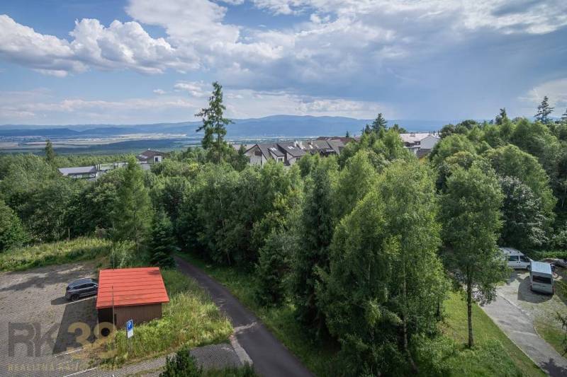 View of greenery and mountain landscape from a 3-room apartment in the High Tatras.