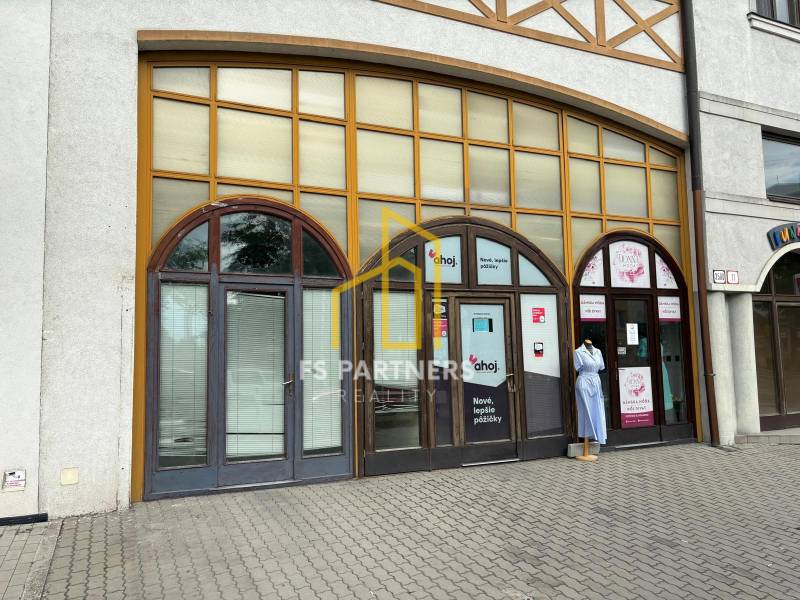Commercial premises on Petöfiho Street in Komárno with large windows and a mannequin.