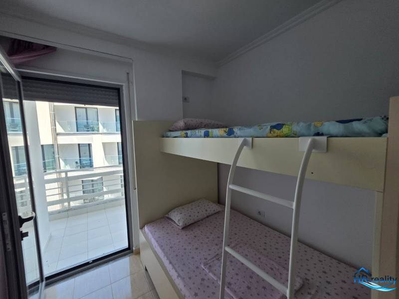 Bunk bed in the bedroom of the Holiday Apartment, with a view of the balcony.
