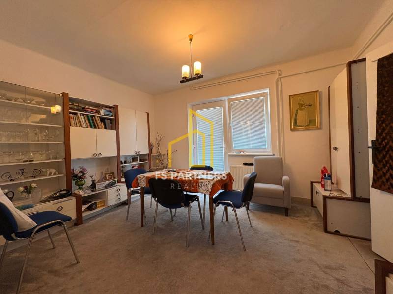 Dining room in a family house with a dining table, chairs, and furniture.