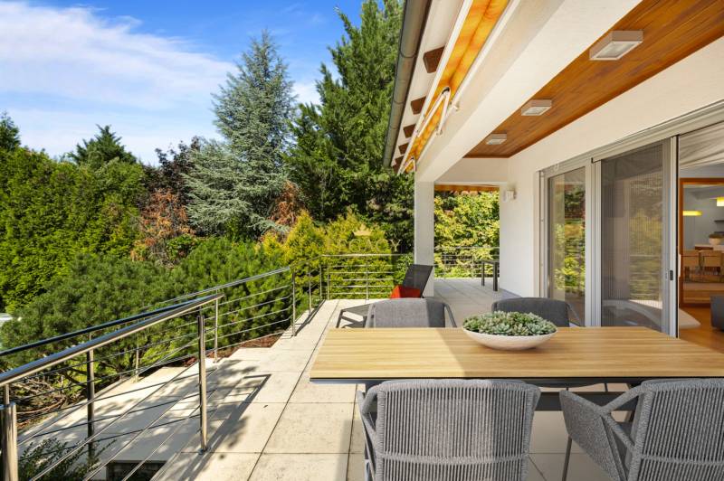 The terrace of a family house on Malokarpatská Street in Limbach with a view of the garden.