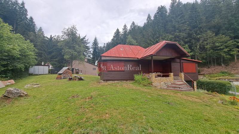A cottage in Ružomberok at Nižné Matejkovo surrounded by nature and forests, lawn, woodshed.