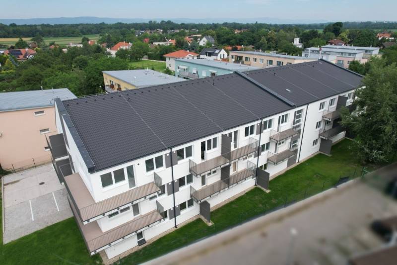 Apartment building with balconies, surroundings of Muškátová Street, offer of 3-room apartments, green environment.