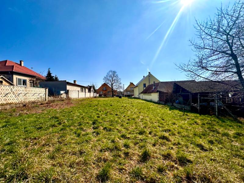 Building plot suitable for house construction in Moravské Lieskové on a sunny meadow.