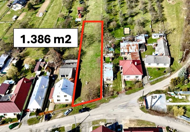 Land for house construction in Moravské Lieskové, area 1,386 m2, surrounded by houses.