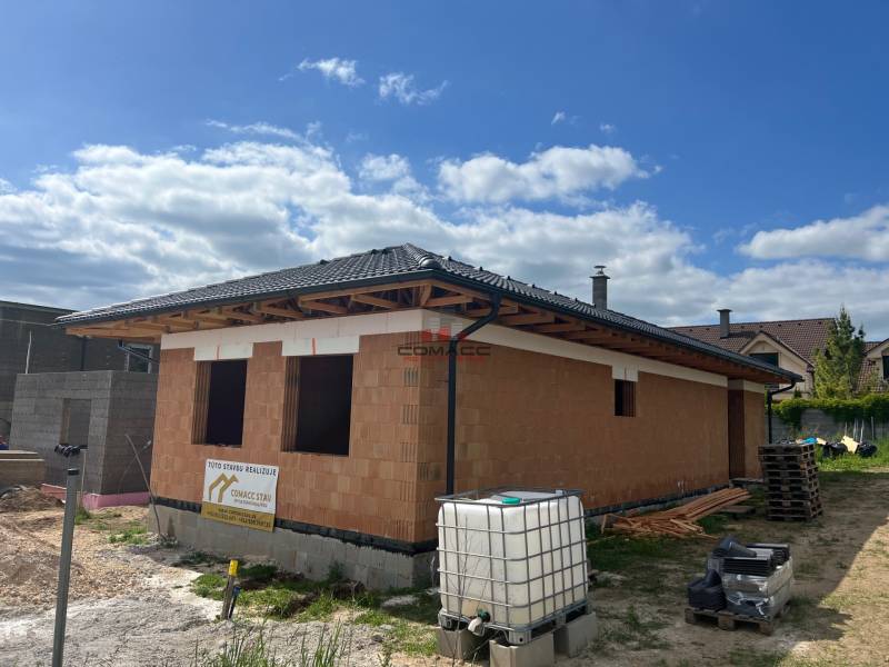 A family house on Pánska Niva in Hlohovec under construction with a roof covering.