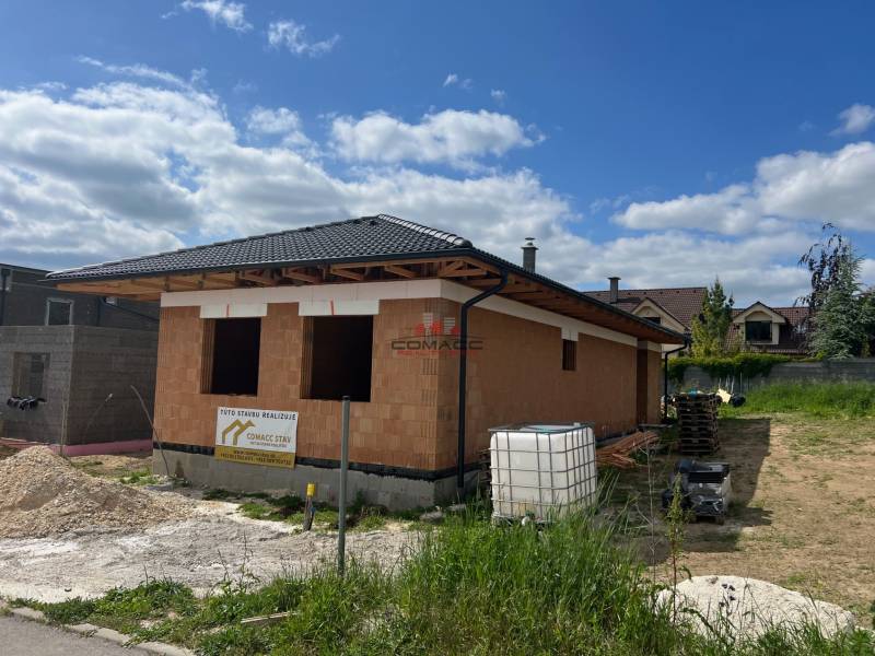 A family house under construction on Pánska Niva in Hlohovec, brick construction, pitched roof.