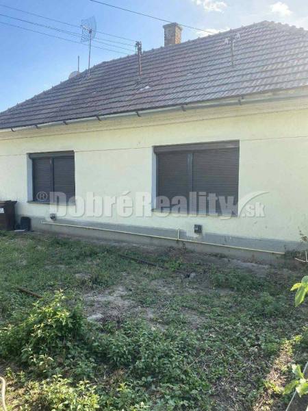 A family house in Mojmírovce has a garden with a lawn that needs maintenance.