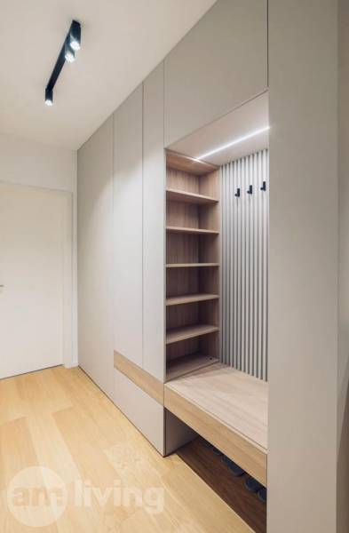 Built-in wardrobe with a bench and shelves in a 3-room apartment.