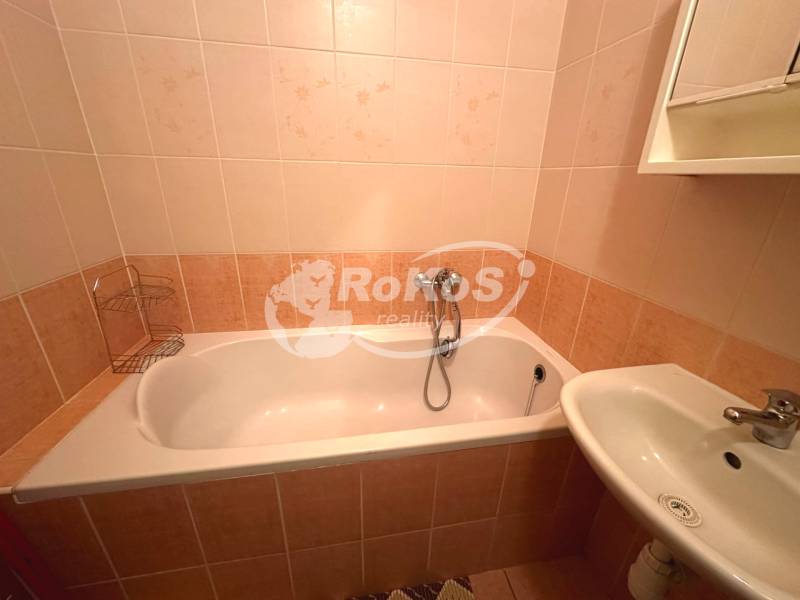 Bathroom with a shower bath and a sink in a 3-room apartment.