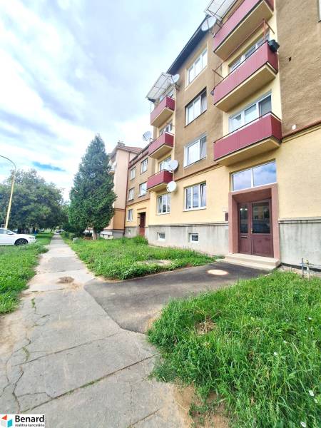 An apartment building with red balconies on Pavlovičovo Square in Prešov offers a 2-room apartment.