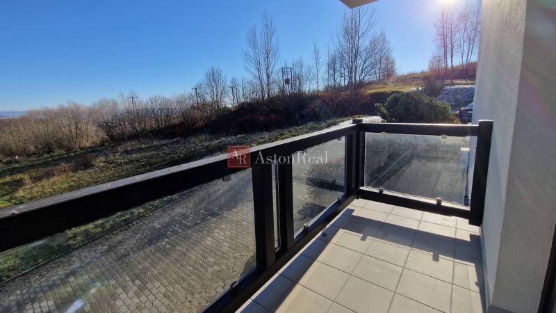Balcony of a recreational apartment on Slavkovska Street in Nova Lesna with a view of nature.