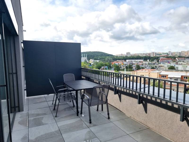 The balcony of a 3-room apartment on Pieskova Street in Nitra with a view of the city.