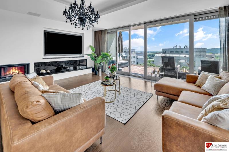 Luxurious living room in a 4-room apartment with a fireplace and a view of the terrace.