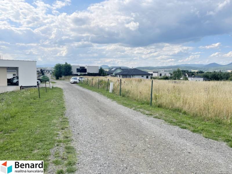Plots - housing on Vodárenská Street in Ľubotice with a cottage road and a view of the countryside.