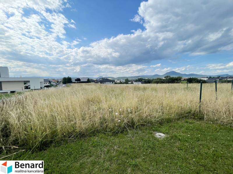 Plots - housing on Vodárenská Street in Ľubotice with a view of the surrounding mountains.