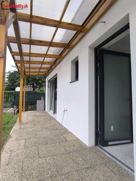 The terrace of a family house in Malé Kršteňany with a roof shelter and access to the garden.